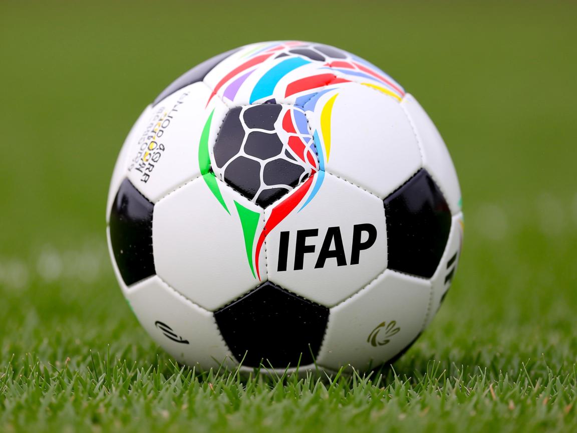 开云体育入口-“高新体育中心：网球选手挑战赛场，激战正酣”